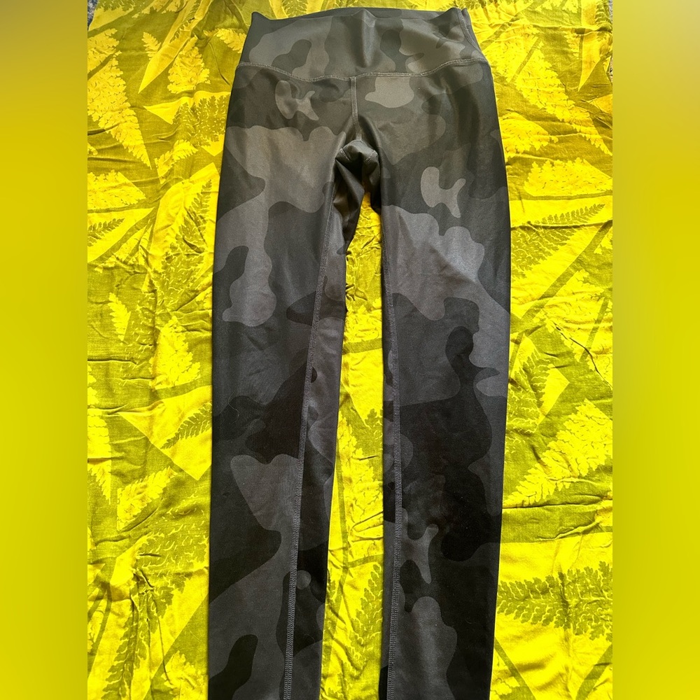 ALO Yoga Women's Camouflage High-Rise Leggings - Black & Gray